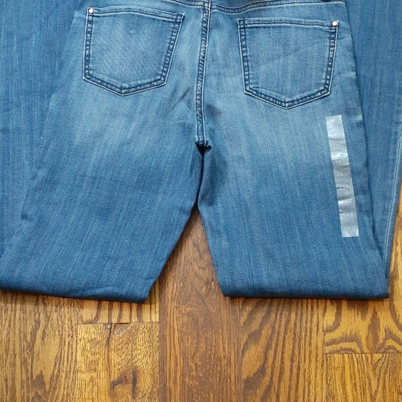 DKNY JEANS - Picture 9 of 10